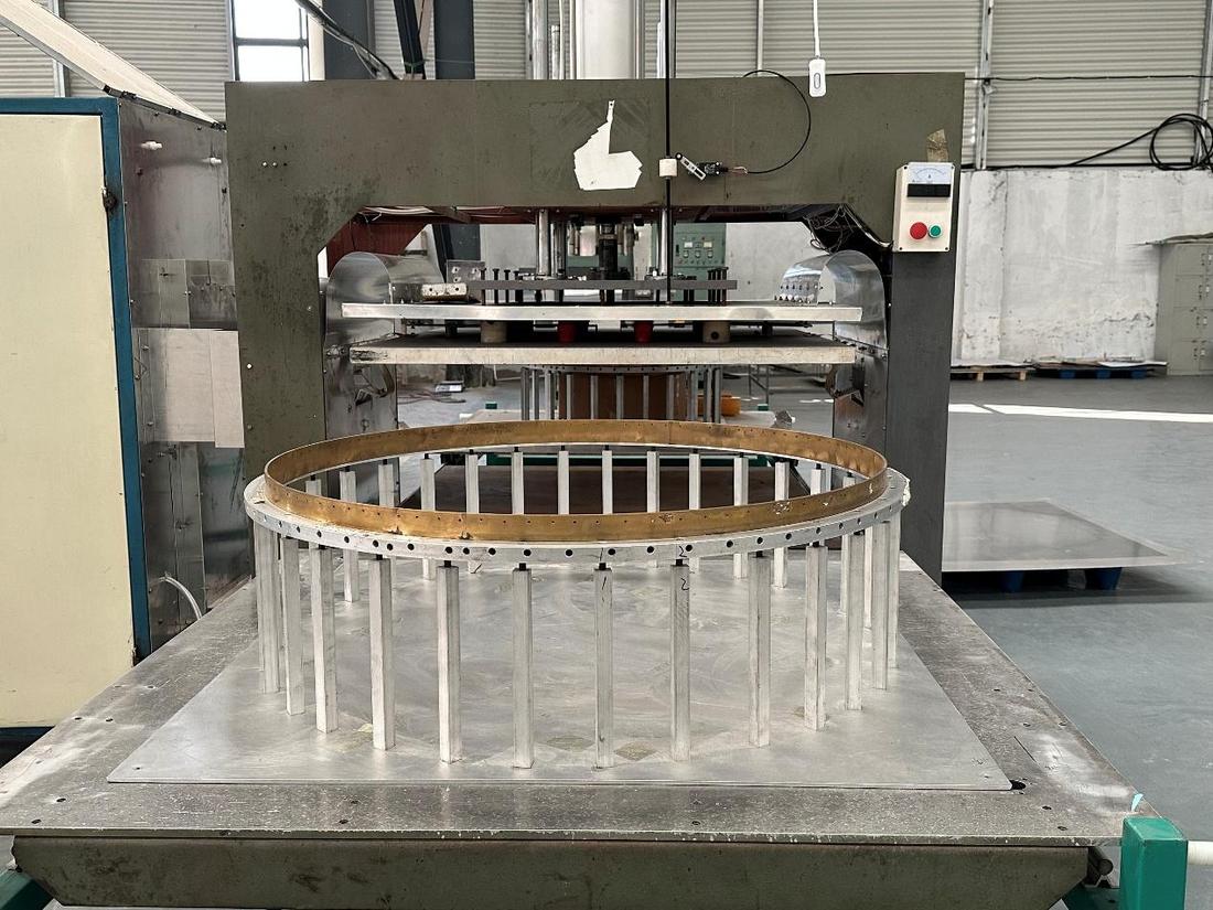 Production equipment at the LINYI TUOHAI factory, second view