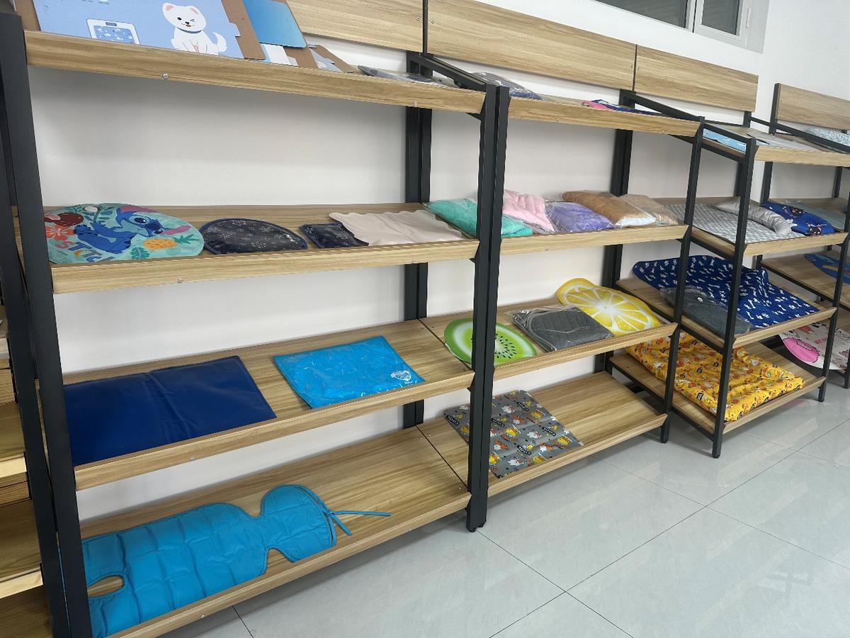 LINYI TUOHAI showroom display, view 3
